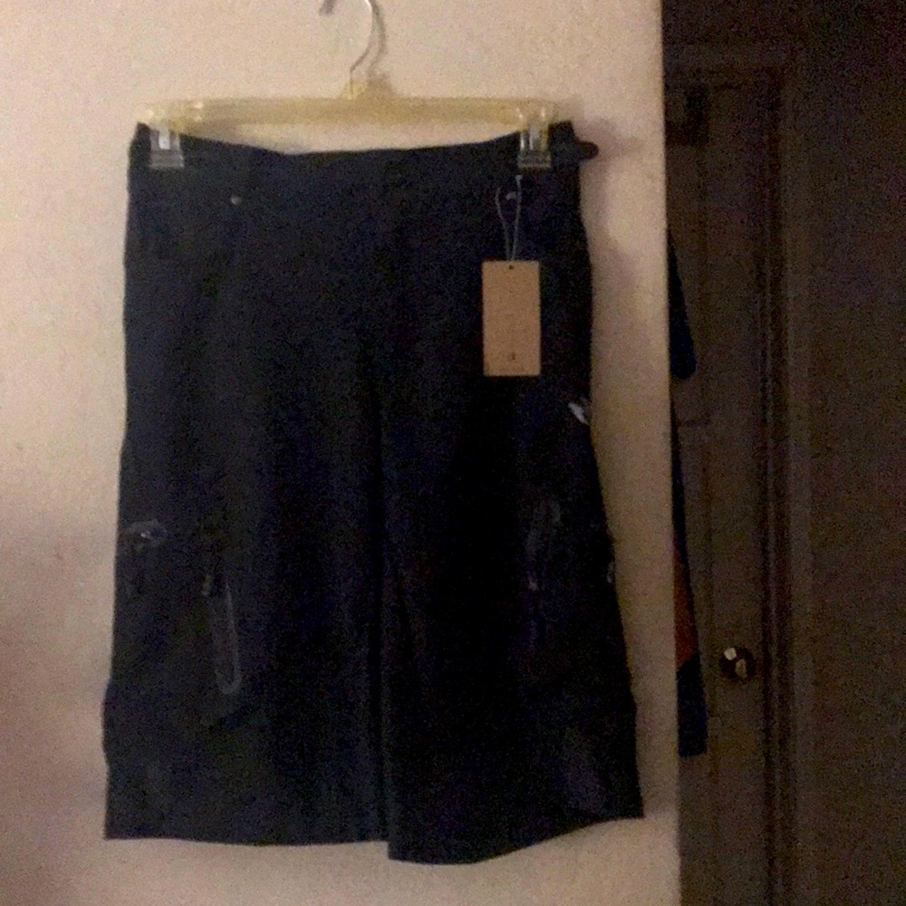 MTB SHORTS, ARSUXEO, NWT BLACK SIZE L